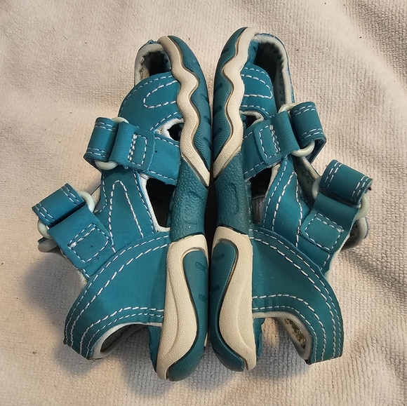 Timberland Sandals With Adjustable Velcro Lightweight Water-Friendly Size 6 - Picture 4 of 8